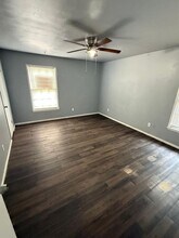 2107 49th St, Unit B in Lubbock, TX - Foto de edificio - Building Photo