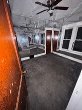 1872 Lampson Rd in Cleveland, OH - Foto de edificio - Building Photo