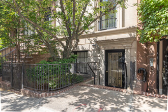 31 E 93rd St in New York, NY - Building Photo - Building Photo