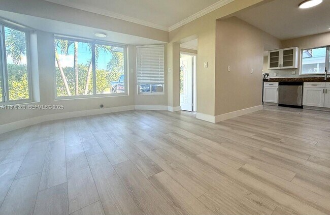 716 NE 7th St in Hallandale Beach, FL - Building Photo - Building Photo