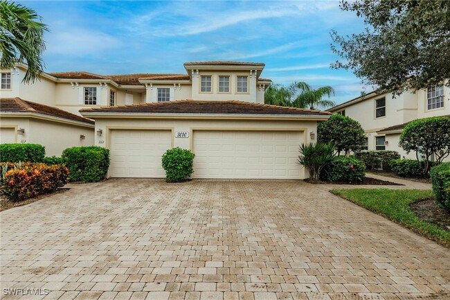 3010 Meandering Way in Ft. Myers, FL - Foto de edificio - Building Photo