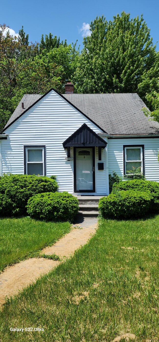 12001 Rossiter St Rentals in Detroit, MI