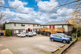 Cathedral View Condominiums in Portland, OR - Foto de edificio - Primary Photo