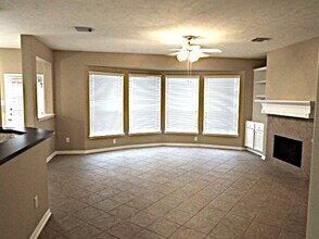 3523 Pine Valley Dr in Pearland, TX - Building Photo - Building Photo