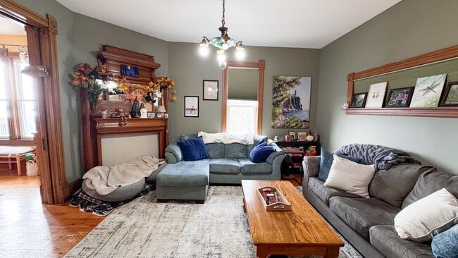 property at 1712 W 3rd St