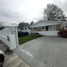 2126 NW 47th Terrace in Miami, FL - Building Photo - Building Photo