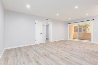 5036 Coldwater Canyon Ave in Los Angeles, CA - Building Photo - Building Photo