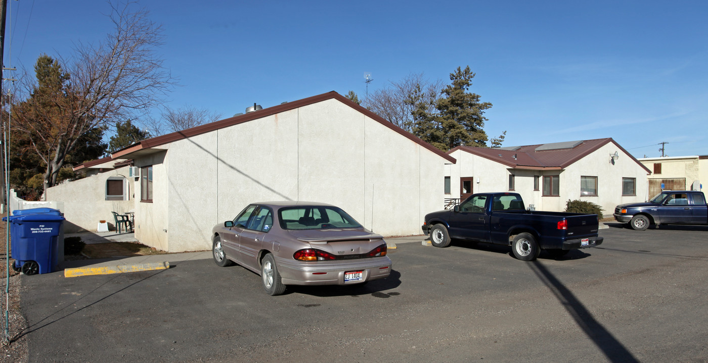 Brown Gables Apartments in Wendell, ID - Building Photo