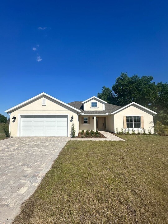 4251 Tucker Ave in St. Cloud, FL - Building Photo