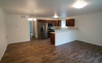 3915 Tanada Rd in North Pole, AK - Building Photo - Building Photo
