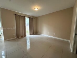 1026 NE 207th Terrace in Miami, FL - Building Photo - Building Photo