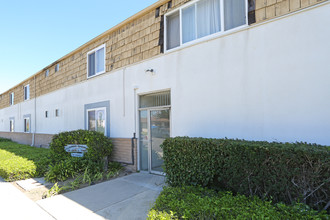 Beachcomber Apartments in Port Hueneme, CA - Building Photo - Building Photo