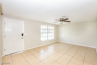 8781 Fay Ave in North Port, FL - Foto de edificio - Building Photo