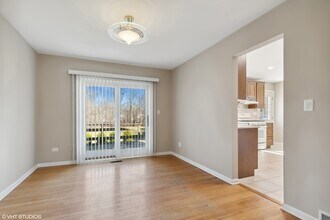 1329 Ridgewood Dr in Highland Park, IL - Building Photo - Building Photo