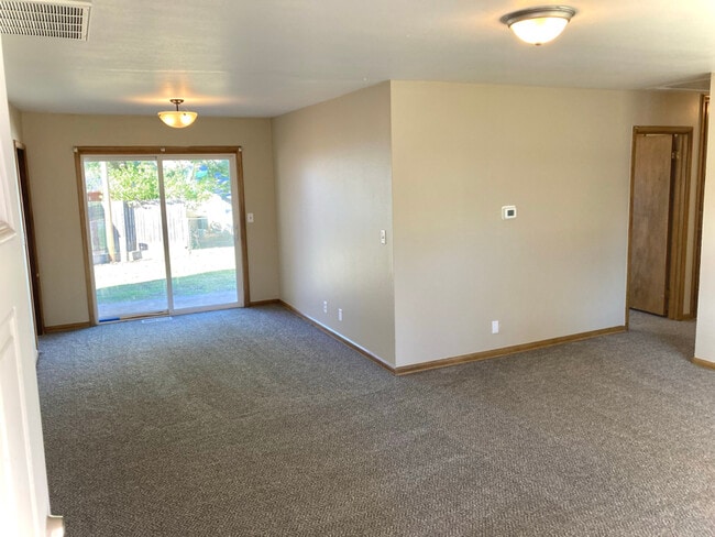 612 W Matthews St in El Reno, OK - Foto de edificio - Building Photo