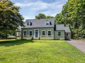 33 Washington Ave in Woodbury, CT - Building Photo