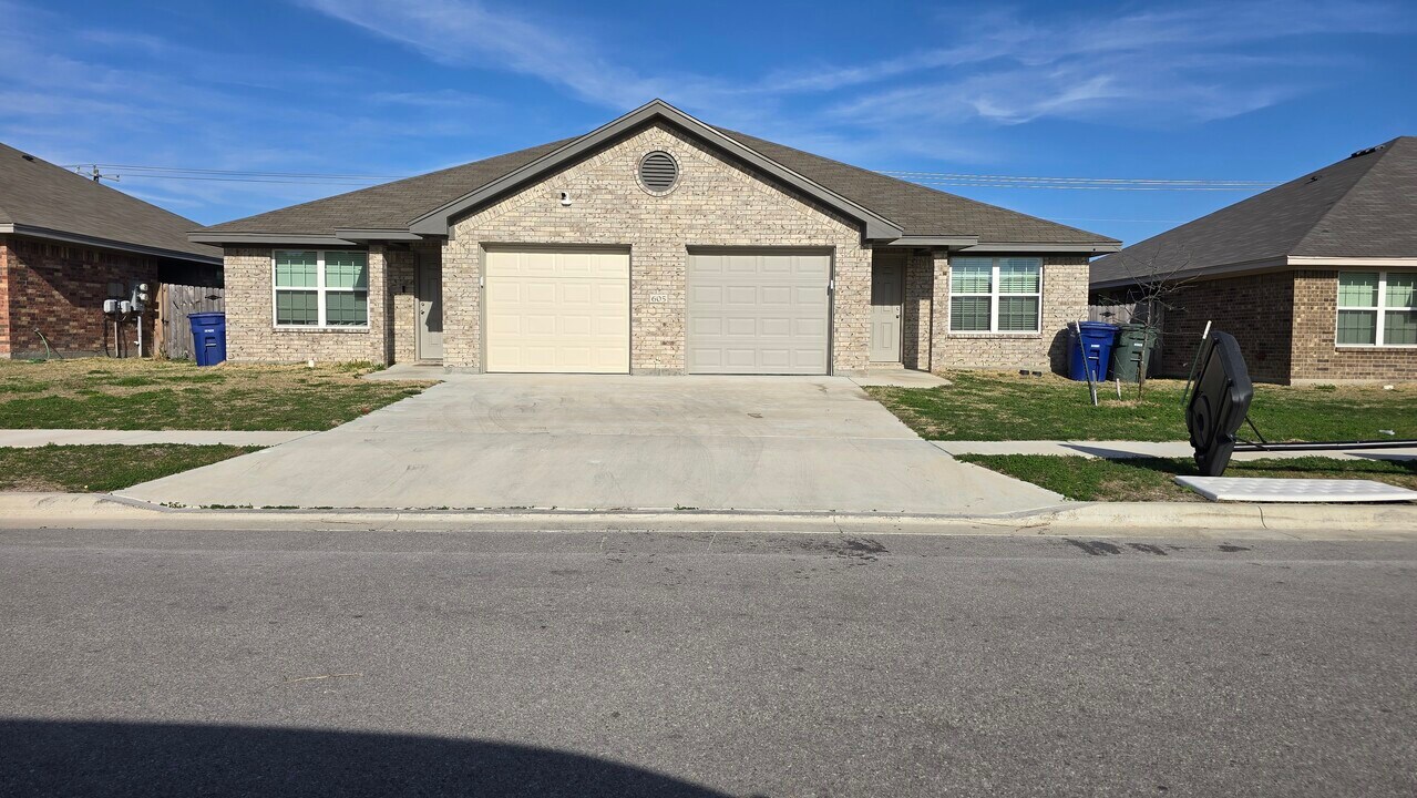605 Lost Trl, Unit B in Copperas Cove, TX - Foto de edificio