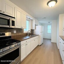 546 E Bayview Ave in Ocean Gate, NJ - Foto de edificio - Building Photo