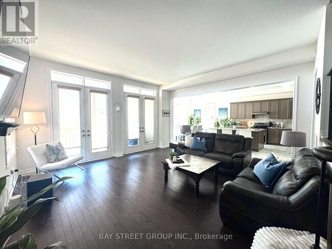 1003 Green St in Innisfil, ON - Building Photo - Building Photo