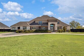 1399 E Highland Rd in Waxahachie, TX - Building Photo - Building Photo