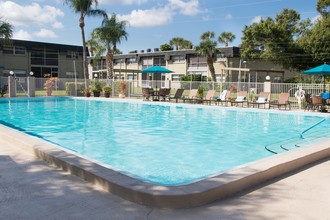 Imperial Palms Apartments in Largo, FL - Foto de edificio - Building Photo