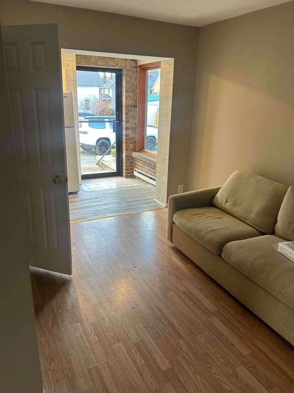 120 N Main St, Unit 3 in Fairport, NY - Foto de edificio - Building Photo