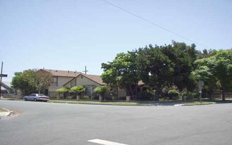 20702 Seine Ave in Lakewood, CA - Building Photo