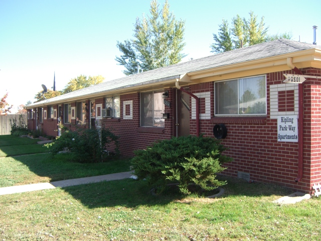 10208 W 58th Pl in Arvada, CO - Building Photo