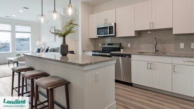 10670 Jake Jabs Blvd in Longmont, CO - Foto de edificio - Building Photo