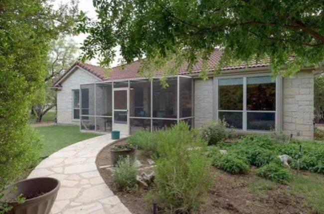 203 Hi Cir W in Horseshoe Bay, TX - Building Photo - Building Photo