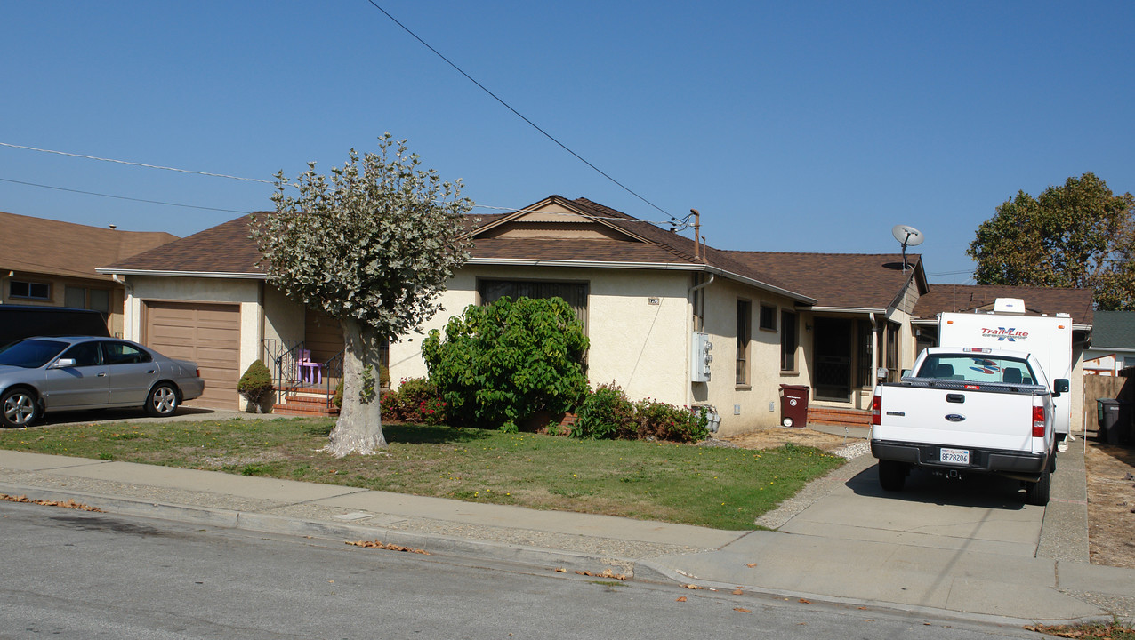 1375 Hubbard Ave in San Leandro, CA - Building Photo