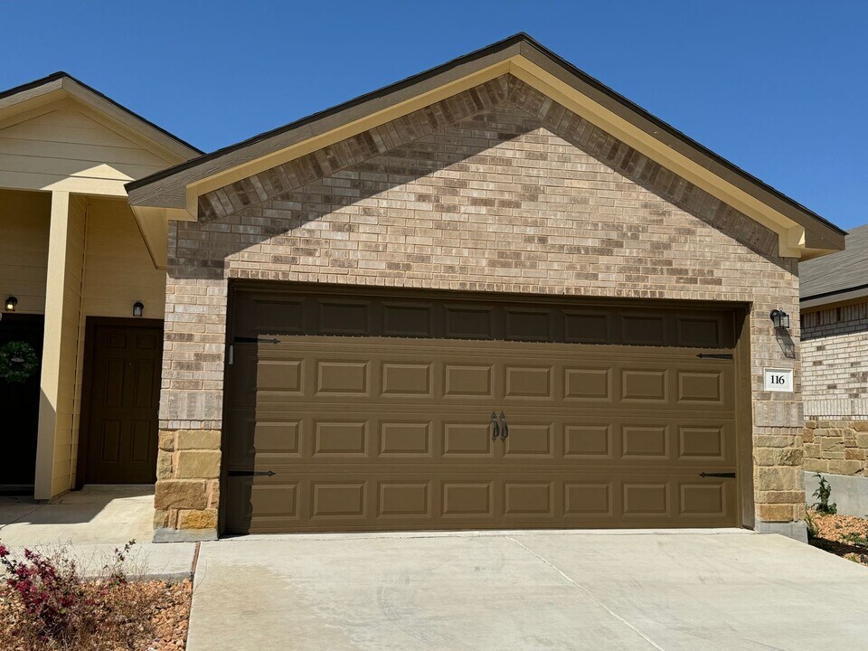 116 Highland Vw in New Braunfels, TX - Building Photo