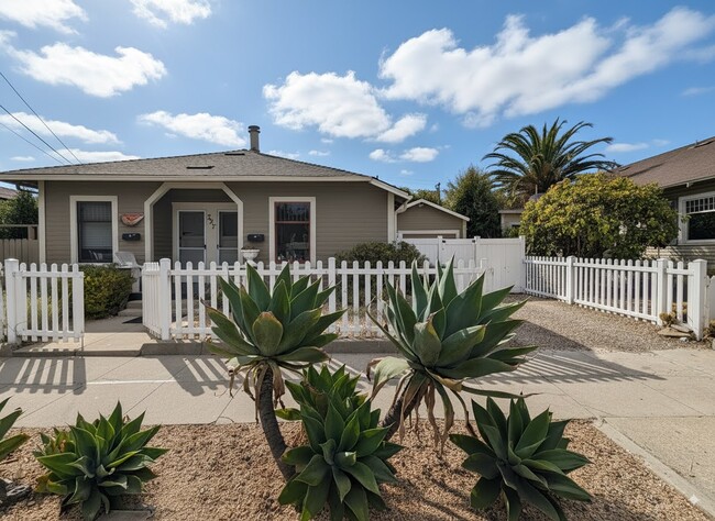 327 W Figueroa St in Santa Barbara, CA - Building Photo - Building Photo