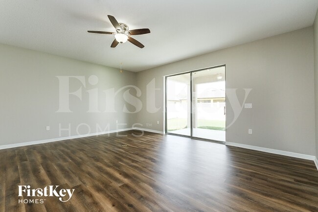 8741 Hinsdale Heights Dr in Polk City, FL - Foto de edificio - Building Photo