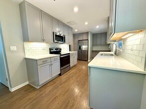 5663 N Consaul Pl in Whitefish Bay, WI - Building Photo - Building Photo