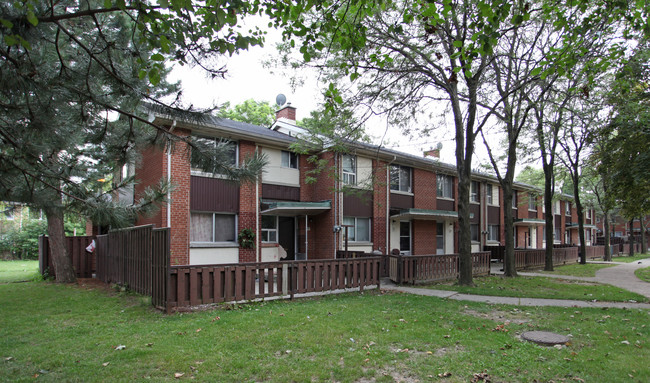 1-133 Bagot Ct in Toronto, ON - Building Photo - Building Photo