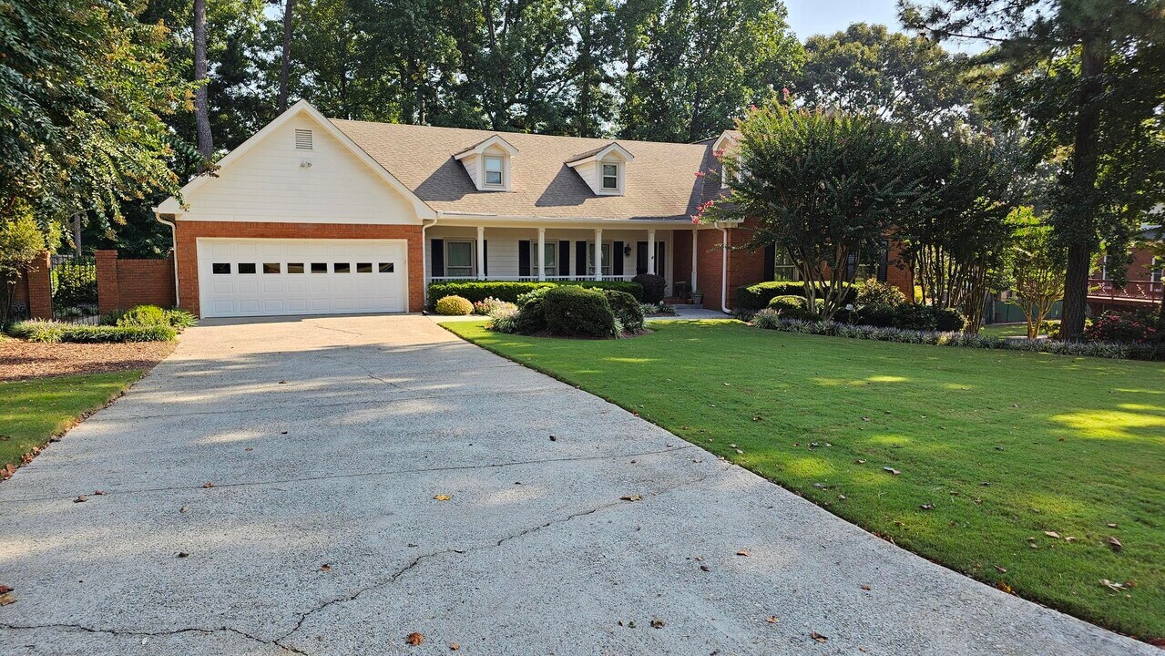 5278 Browning Way SW in Lilburn, GA - Building Photo