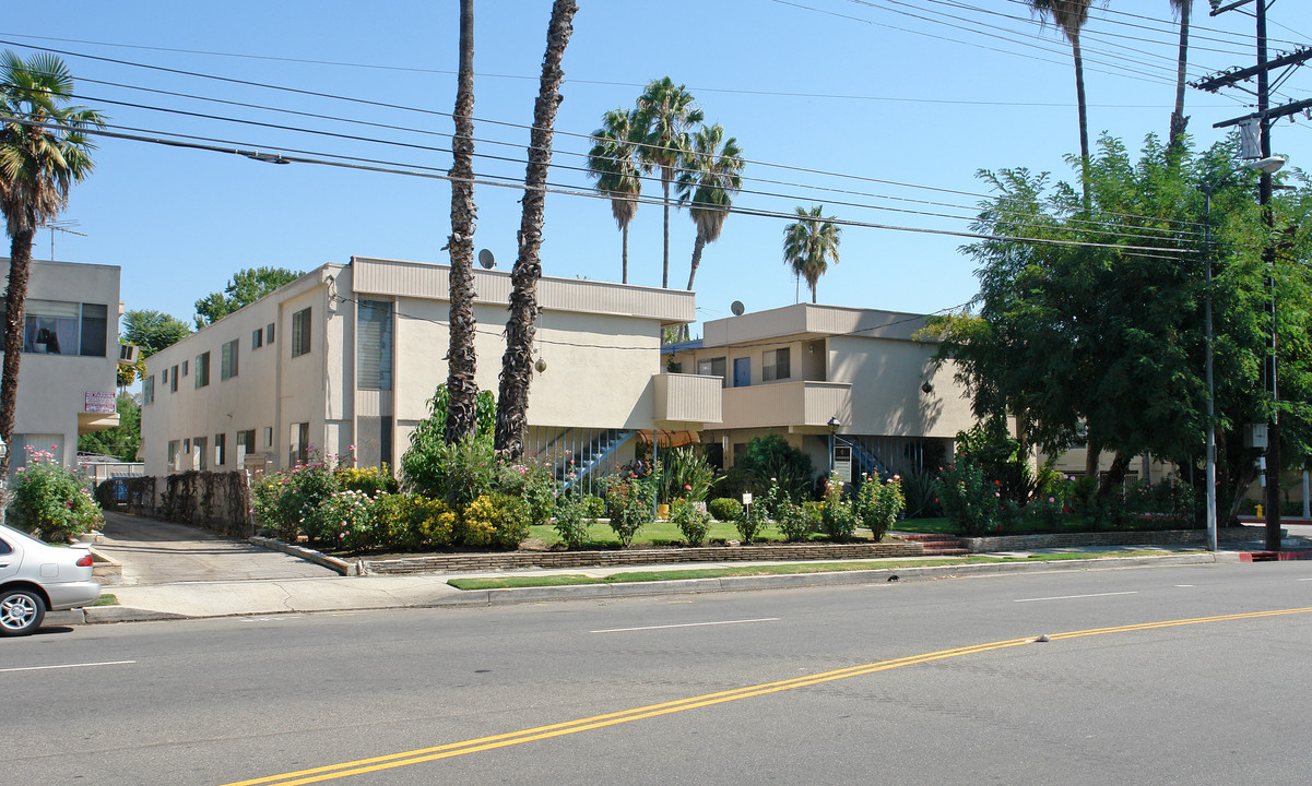 5000 Kester Ave in Van Nuys, CA - Building Photo