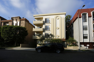 2045 S Bentley Ave in Los Angeles, CA - Building Photo - Building Photo