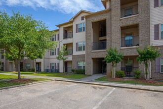 Ocean's 57 Apartments in Ocean Springs, MS - Foto de edificio - Building Photo