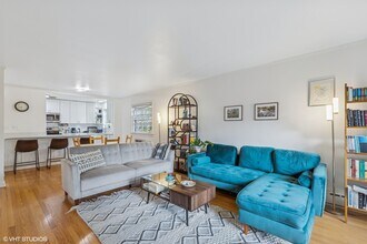 2040 Sherman Ave in Evanston, IL - Building Photo - Building Photo