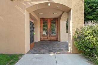 5303 Satsuma Ave, Unit 120 in North Hollywood, CA - Foto de edificio - Building Photo