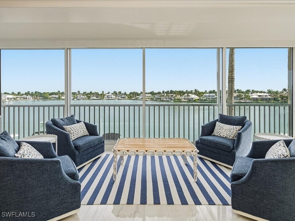 2750 Gulf Shore Blvd N in Naples, FL - Building Photo