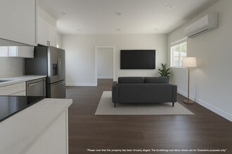 82 W 49th St in Long Beach, CA - Building Photo - Building Photo