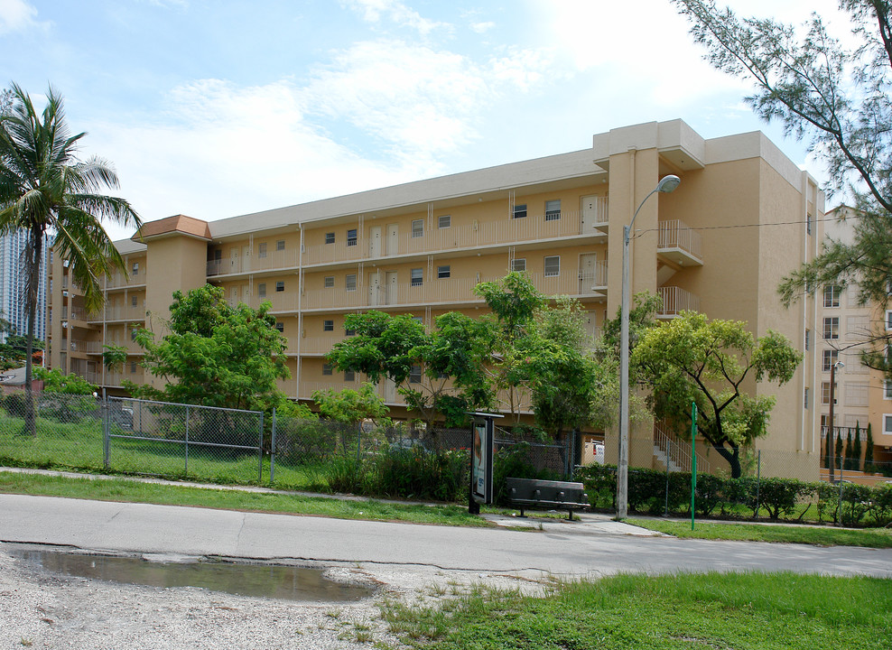 Brickell Roads in Miami, FL - Building Photo