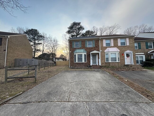 341 Paxford Dr in Virginia Beach, VA - Building Photo - Building Photo