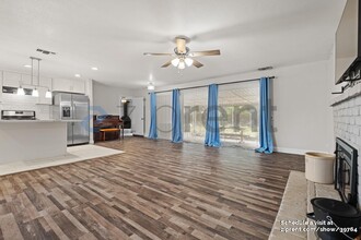 234 E Robinhood Dr in Stockton, CA - Building Photo - Building Photo