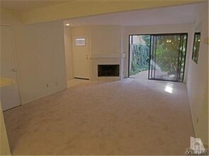 1109 Tivoli Ln, Unit 131 in Simi Valley, CA - Building Photo - Building Photo