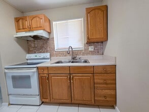 6106 Forest Hill Blvd in West Palm Beach, FL - Building Photo - Building Photo