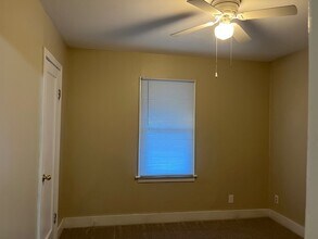 223 S Penn Ave in Salina, KS - Foto de edificio - Building Photo